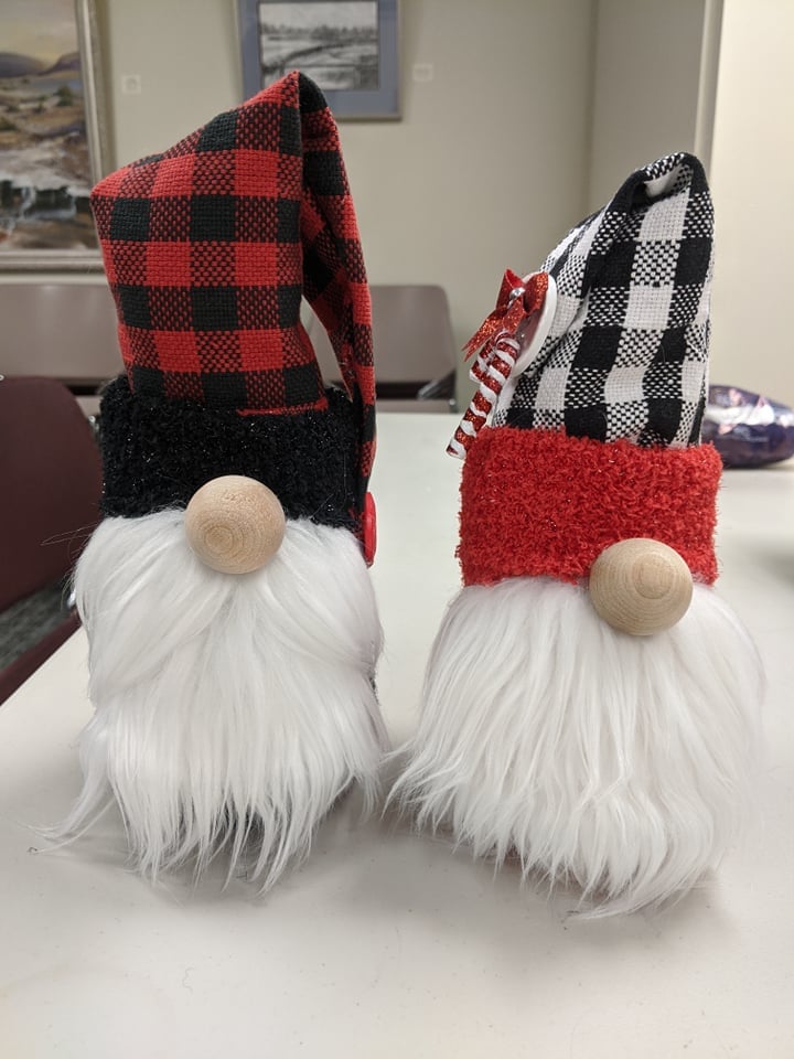 one gnome with red and black checked hat, one gnome with black and white checked hat.